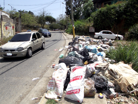 La ciudad de Guarenas amaneció ayer repleta de desechos sólidos