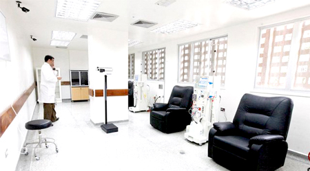 Los servicios de Hemodinamia, cirugía laparoscópica y diálisis se encuentran paralizados en 236 clínicas y hospitales de todo el país