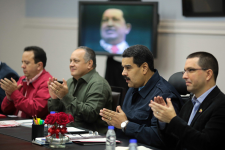 El presidente de la República, Nicolás Maduro, se refirió este jueves al ingreso de Venezuela al Consejo de Seguridad de la ONU. “Esta es la victoria de Hugo Chávez Frías, sigue ganando batallas“, agregó al tiempo que recalcó que en la ONU, Venezuela tuvo “un récord mundial de apoyo”. Garantizó que ahora la Organización de las Naciones Unidas tendrá una voz independiente y que abogará por la paz.