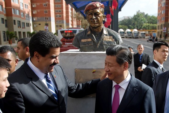 Los generosos préstamos que Beijing le ha extendido al gobierno de Maduro mantienen a flote una economía en crisis (Foto WSJ)