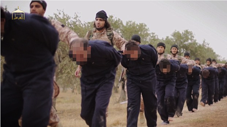 Más allá de las ejecuciones, diplomáticos y expertos se interrogaban sobre el formato inédito del video difundido por el órgano mediático de grupos yihadistas Al Furqan