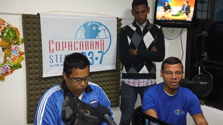 Carlos Rodríguez, Kenny Espinoza y Dennis Mendoza, estuvieron participando este lunes en un espacio de opinión por Copacabana Stereo 93.7 FMLV