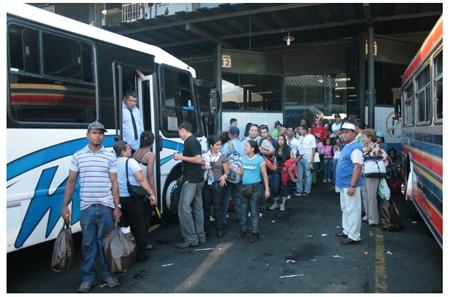 Los pasajeros que llegaron a Caracas se han movilizado en 13.916 unidades de transporte y para el retorno se han empleado 5.855 autobuses y microbuses.