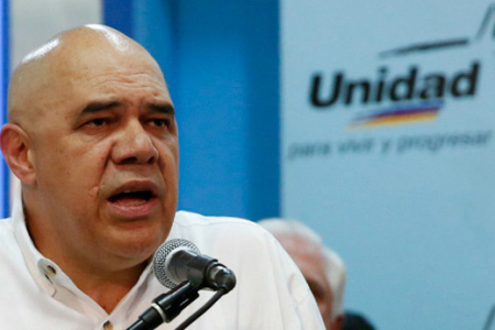 Jesús "Chuo" Torrealba, secretario de la Mesa de la Unidad (MUD), denunció un “dakazo insitucional”.