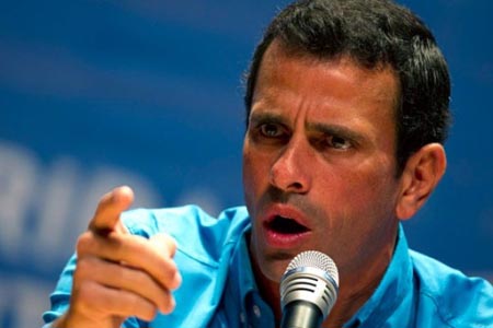 Capriles desestimó la posición de los voceros del gobierno, quienes han negado que en el país allá desabastecimiento de alimentos y productos básicos.