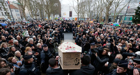 París acogió este jueves los funerales de Wolinski y Tignous, dos de los dibujantes emblemáticos de Charlie Hebdo.