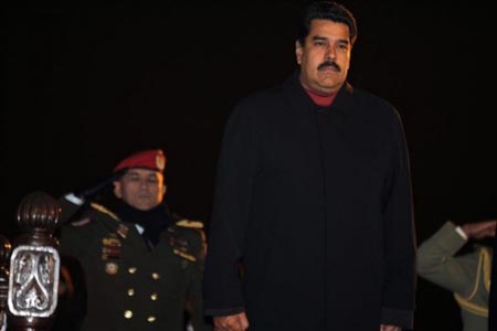 Maduro mencionó la reciente incautación por parte de su Gobierno de cientos de toneladas de productos básicos que escasean en un almacén ubicado en el oeste del país y pidió cárcel para los responsables