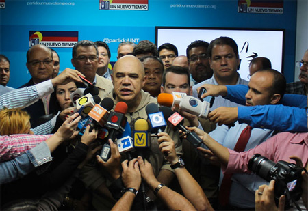 Jesús “Chúo” Torrealba, secretario ejecutivo de la Mesa de la Unidad Democrática, hizo una serie de apreciaciones en torno a la situación que se vive en el país.