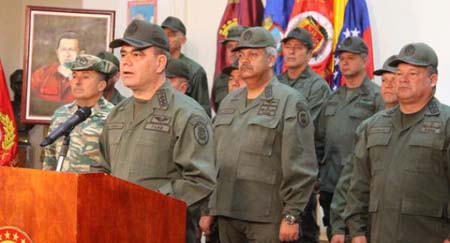 El comandante estratégico operacional de la Fuerza Armada y ministro para la Defensa, Vladimir Padrino López, condenó en cadena nacional de radio y televisión, el intento de golpe de Estado.