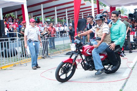 El Presidente de la República, Nicolás Maduro Moros, recalcó que la meta para este año es entregar 300.000 pensiones; y decidió duplicar la meta para los transportistas