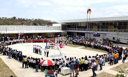 Con la escuela Nelson Mandela suman 47 planteles construidos en la gestión de Capriles