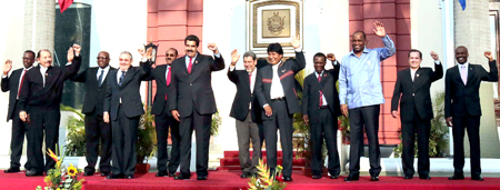 Foto oficial de los mandatarios asistentes a la Cumbre Extraordinaria de la Alianza Bolivariana para los Pueblos de Nuestra América – Tratado de Comercio de los Pueblos, celebrada este martes en Caracas.