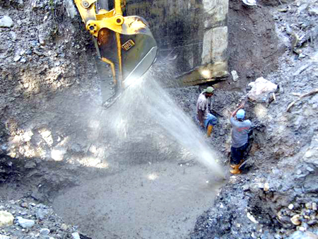 Hidrocapital reparó las fugas de agua al margen de la Autopista Gran Mariscal de Ayacucho
