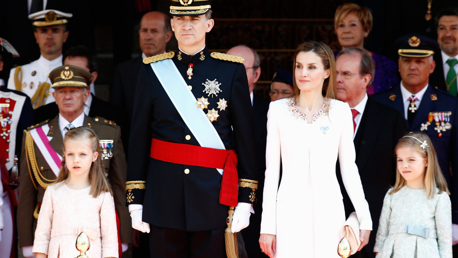 MADRID, SPAIN - JUNE 19:  (L-R) Princess Leonor, Princess of Asturias, King Felipe VI of Spain, Queen Letizia of Spain and Princess Sofia review walk past a guard of Honor at the Congress of Deputies during the King's official coronation ceremony on June 19, 2014 in Madrid, Spain. The coronation of King Felipe VI is held in Madrid. His father, the former King Juan Carlos of Spain abdicated on June 2nd after a 39 year reign. The new King is joined by his wife Queen Letizia of Spain.  (Photo by Andreas Rentz/Getty Images)