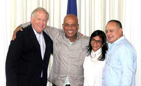 La agencia de noticias oficial AVN destacó que el presidente de la Asamblea Nacional, Diosdado Cabello, y la canciller Delcy Rodríguez Gómez, asistieron al encuentro que fue moderado por el presidente de Haití, Michel Martelly.