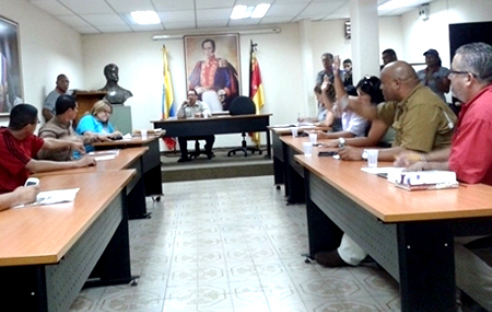 Momento en que ediles debatieron sobre el tema de racionamiento de agua en la población de Guarenas.