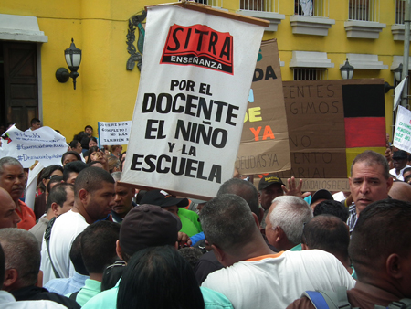 El Sindicato de Trabajadores de la Enseñanza de Miranda, Sitraenseñanza, fue una de las organizaciones sindicales que se concentró ante la sede del Legislativo.DEYSI PEÑA
