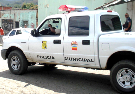 Los efectivos de la Policía Municipal de Independencia se enfrentaron  a los delincuentes