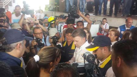 Juan Manuel Santos visitó la tarde del miércoles los albergues en Cúcuta donde se encuentran personas deportadas por cierre de la frontera Colombo- Venezolana