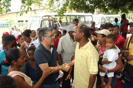 Destacó jaua ante un grupo de vecinos barloventeños, que “solo el Gobierno Bolivariano trabaja para lograr el Vivir Bien del pueblo”.
