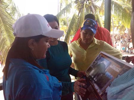 Durante el recorrido con Marleny Contreras  estuvieron presentes el alcalde de municipio Jesús Seijó José Laurencio Silva, acompañados por la Ubch y el Poder Popular.