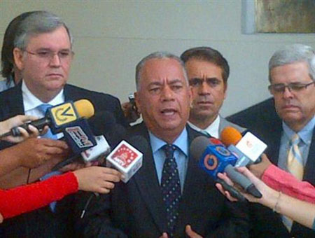 El diputado del PSUV Elvis Amoroso, reiteró la importancia de renovar la confianza de los venezolanos en el trabajo del Gobierno para atender la crisis.