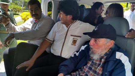 Antes de viajar a La Habana para encontrarse con Castro y Morales, el Presidente Maduro resaltó en Twitter “la lucha histórica y victoriosa de Fidel por la dignidad de los pueblos”.AFP / PRESIDENCIA DE BOLIVIA