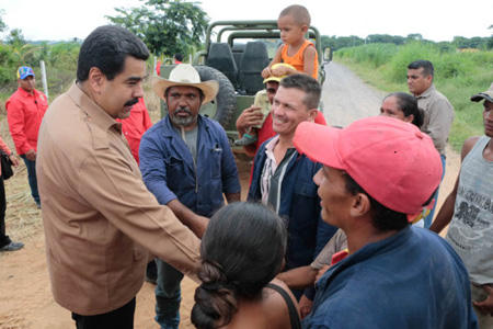 “Ustedes han sido capaces con sus manos de romper récords de producción“, dijo Maduro a los productores agrícolas de Cojedes.PRENSA PRESIDENCIAL