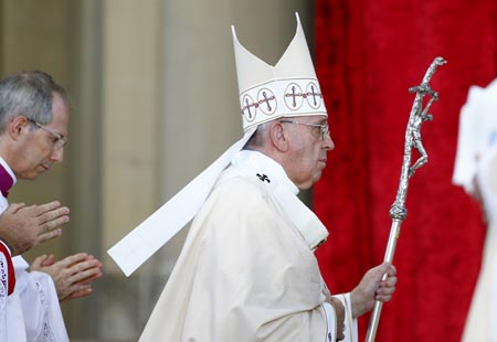 En su homilía, Francisco defendió el legado de Serra, alegando que en su labor evangélica buscó proteger a los grupos originarios que encontró en la región de California.
AFP / TONY GENTILE