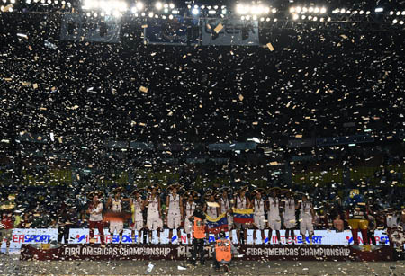 El momento de mayor brillo en la historia del baloncesto criollo se vivió en la entrega de medallas en el Preolímpico de México
AFP / Alfredo Estrella