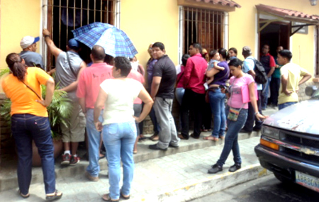 Los voceros comunales acudieron a la sede del cabildo para hacerse sentir