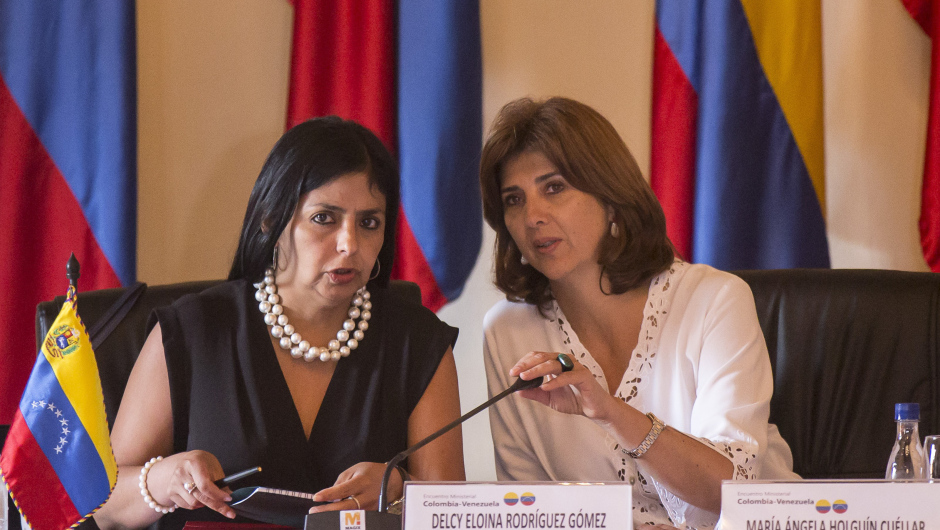 Colombian Foreign Minister Maria Angela Holguin (R) and her Venezuelan counterpart Delcy Rodriguez hold a meeting to address the border crisis, in Cartagena, Colombia, on August 26, 2015. Venezuelan President Nicolas Maduro ordered the border between Tachira and the Colombian department of Norte de Santander closed last week in response to an attack by unidentified assailants on a military patrol, which wounded a civilian and three soldiers on an anti-smuggling operation.  AFP PHOTO / JOAQUIN SARMIENTO        (Photo credit should read Joaquin SARMIENTO/AFP/Getty Images)