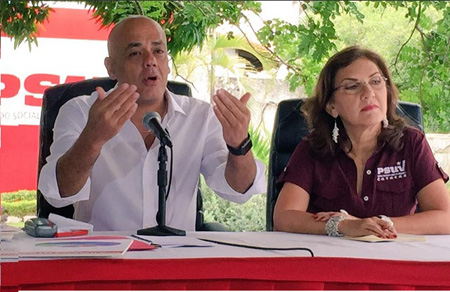 Jorge Rodríguez junto a la candidata del PSUV a la AN, Jacqueline Faría