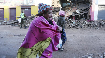 Las autoridades, además, levantaron la alarma de tsunami establecida para toda la costa chilena tras el sismo. Mientras más de un millón de personas fueron evacuadas desde numerosas localidades costeras