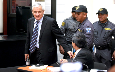 Otto Pérez Molina guarda detención provisional en un cuartel militar desde el jueves, tras ser aceptada su renuncia a la presidencia.