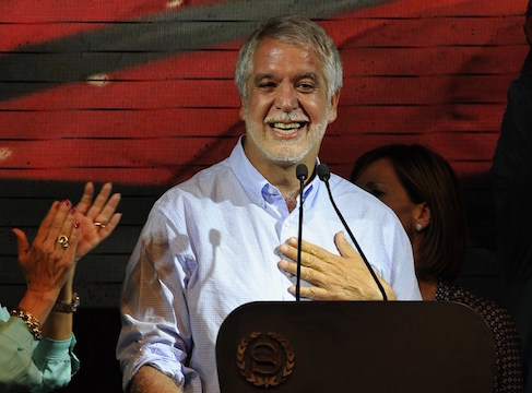 El economista de centro-derecha Enrique Peñalosa, de 61 años, ganó en Bogotá, hasta ahora bastión de la izquierda, y reemplazará al exguerrillero Gustavo Petro como alcalde de la capital, el segundo cargo de votación popular más importante.