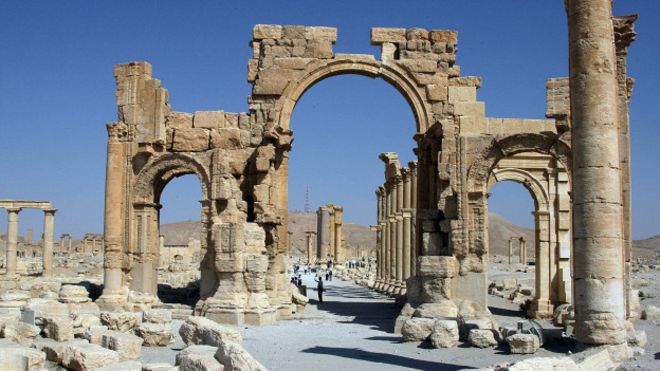 El arco de triunfo de Palmira es el último monumento histórico de la ciudad en ser destruido por EI.