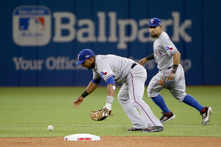 Andrus vive el peor momento de su carrera
AFP / Tom Szczerbowski