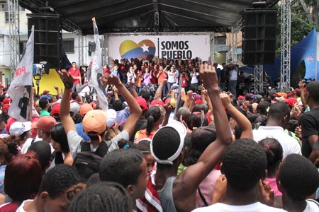 "El pueblo de Miranda es chavista y se movilizará para garantizar una asamblea roja rojita para dar continuidad al legado del comandante Chávez y respaldar las políticas de nuestro presidente Nicolás Maduro", manifestaron asistentes al acto