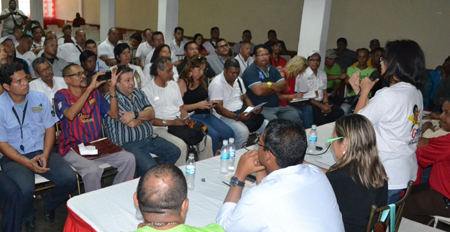 Transportistas de Plaza-Zamora y dirigentes del PSUV, en el acto de respaldo a Blanca Eekhout
CORTESIA / CARLOS HERNANDEZ