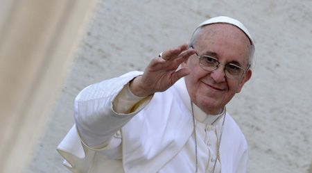 Francisco, con semblante preocupado, se detuvo un momento antes de leer la catequesis que tenía preparada sobre la familia y exclamó: “Sé que Jesús es realista y es inevitable que haya escándalos, pero ¡ay del hombre que causa el escándalo!”.