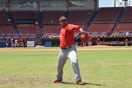 El lanzador cubano Yoanner Negrín, quien hasta la temporada pasada fue ficha de los Leones del Caracas