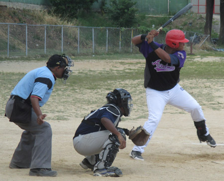 Academia conectó 15 hits para derrotar a Zamora 10 carreras por 4