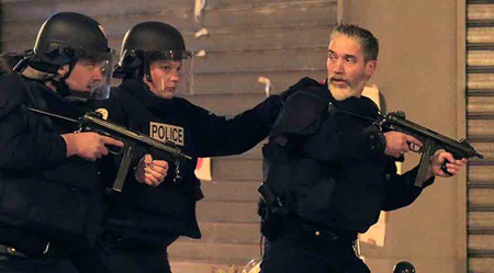 Al menos tres agentes resultaron heridos durante el operativo en un edificio del centro peatonal de Saint-Denis, al norte de la capital