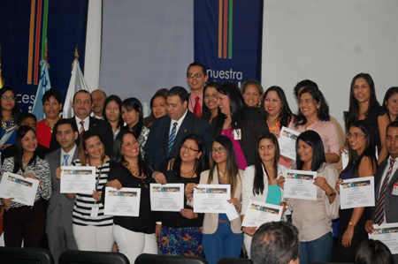 Entrega de certificados a los participantes
Foto Giovanni Martínez