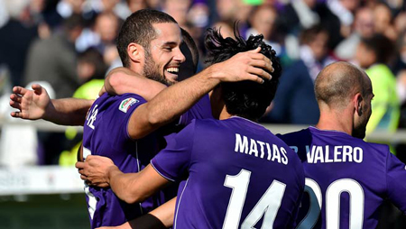 Mario Suárez anotó uno de los goles de Fiorentina