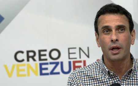 Henrique Capriles enumeró una serie de indicadores económicos como inflación de tres dígitos, contracción de 10% de la economía y una pobreza por ingresos superior a tres cuartos de la población.
AFP