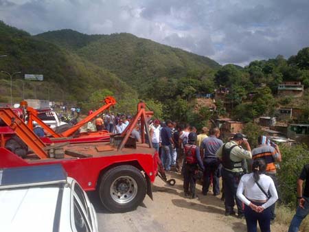 Los trabajos para recuperar el vehículo retrasaron aún más el tránsito por la GMA