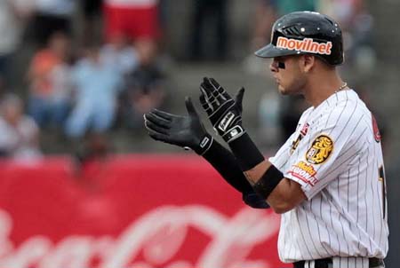 Félix Pérez guió a los Leones del Caracas a registro perfecto durante la semana