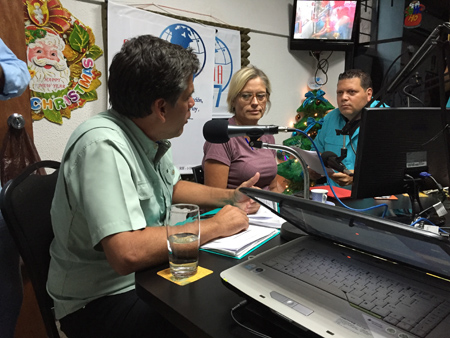 Adriana D’Elia y Rafael Guzmán, entrevistados ayer por el periodista, Emilio Materán, durante el programa Almorzando con Emilio